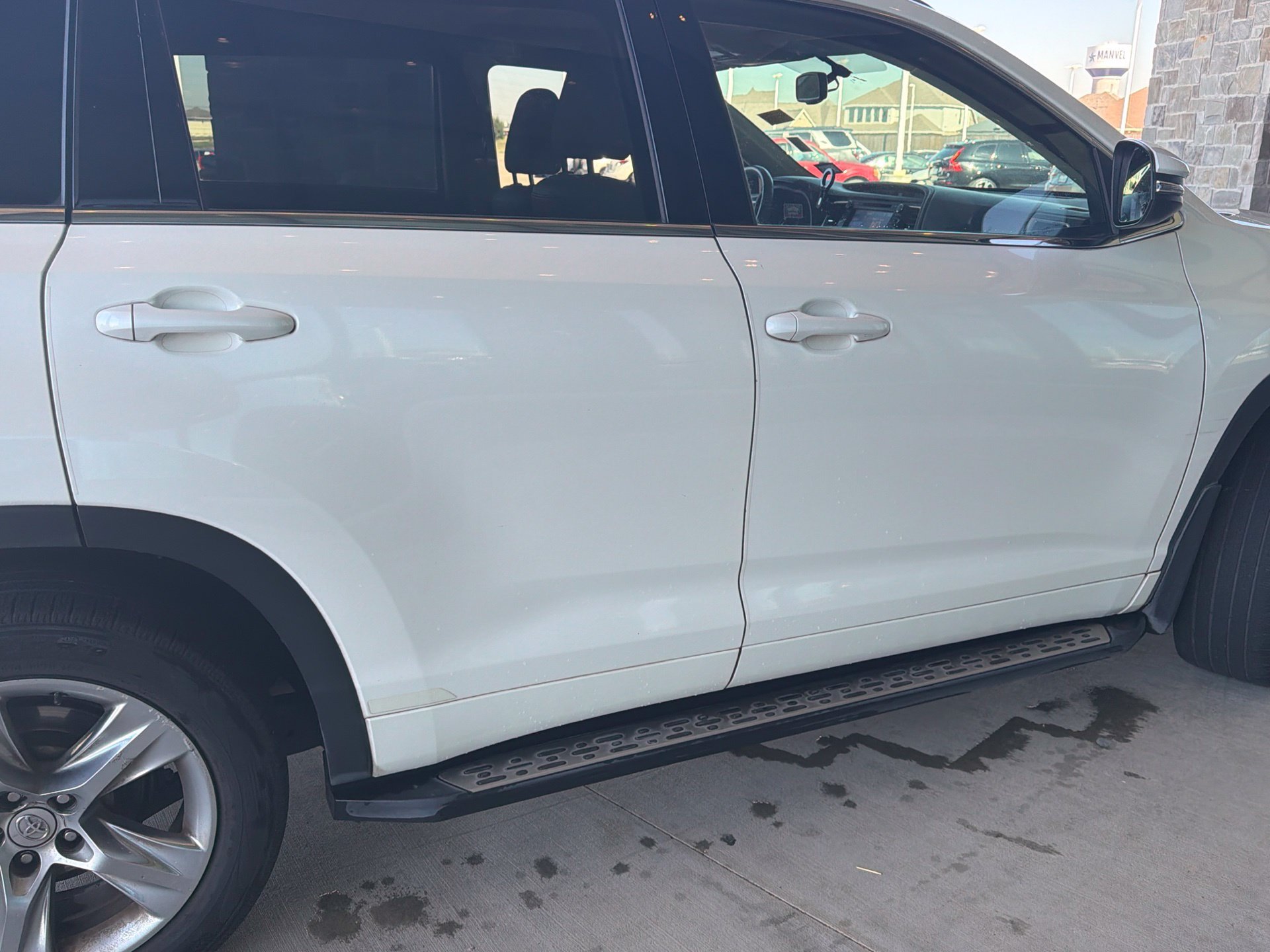 Used 2015 Toyota Highlander Limited FWD image 2