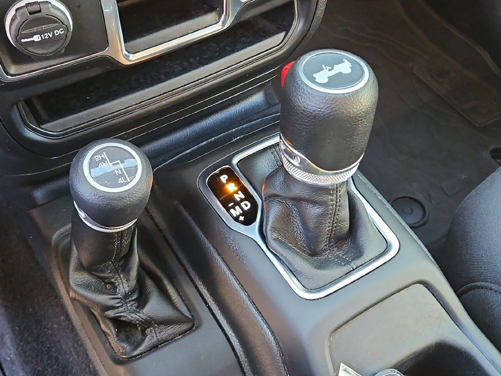 Used 2022 Jeep Wrangler Unlimited Sport AWD/4WD image 34