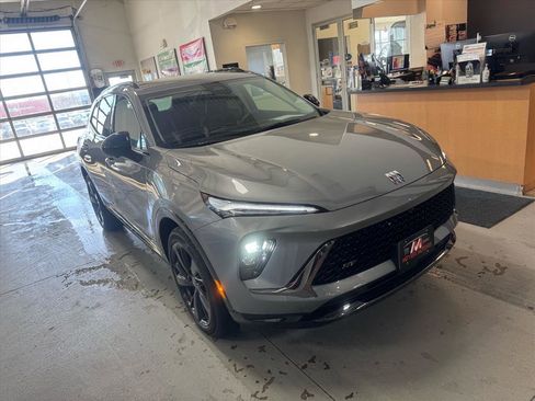 Used 2025 Buick Envision Sport Touring image 3