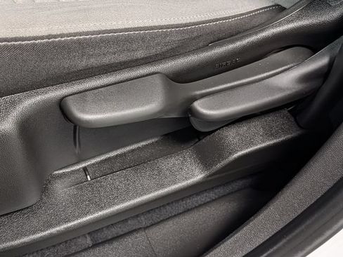 Used 2021 Chevrolet Equinox LS FWD image 10