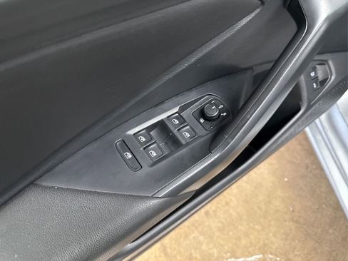 Used 2020 Volkswagen Jetta R-Line w/ R-Line Cold Weather Package image 34