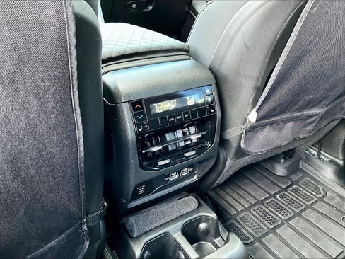 Used 2023 Jeep Grand Cherokee L Overland AWD/4WD image 10