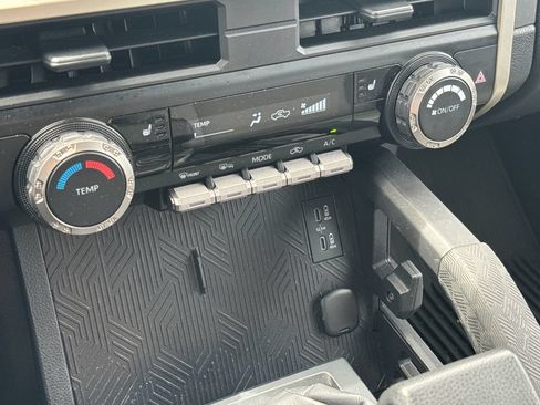Used 2025 Toyota Tacoma SR5 AWD/4WD image 23