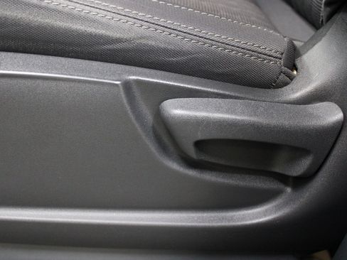 Used 2022 Nissan Titan SV image 13