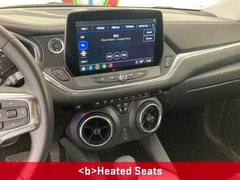 Used 2025 Chevrolet Blazer LT image 2