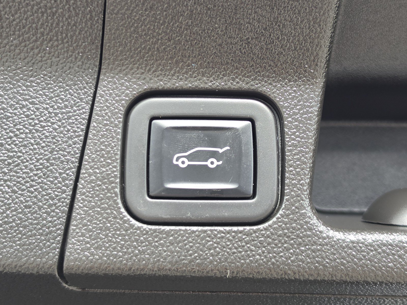 Used 2023 GMC Acadia SLE w/ Driver Convenience Package FWD image 16