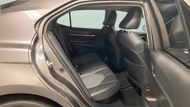 Used 2022 Toyota Camry SE FWD image 33