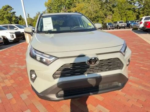 Used 2022 Toyota RAV4 XLE Premium FWD image 4