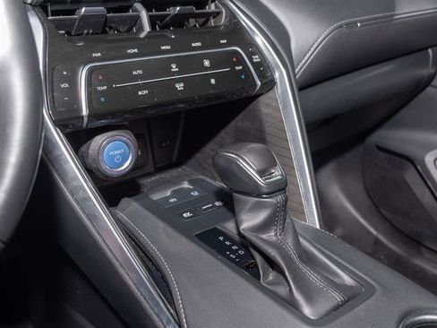 Used 2022 Toyota Venza Limited image 14