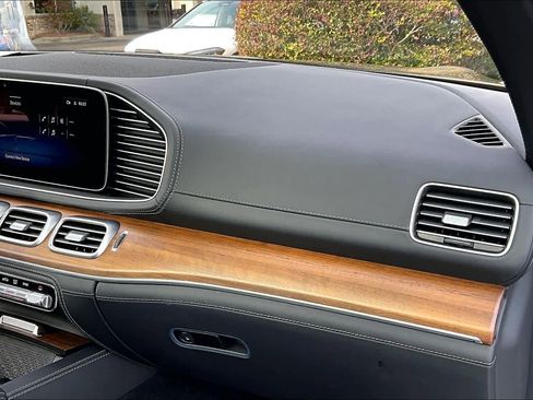 Used 2024 Mercedes-Benz Maybach GLS 600 4MATIC image 18