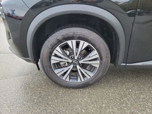 Used 2023 Nissan Rogue SV image 10