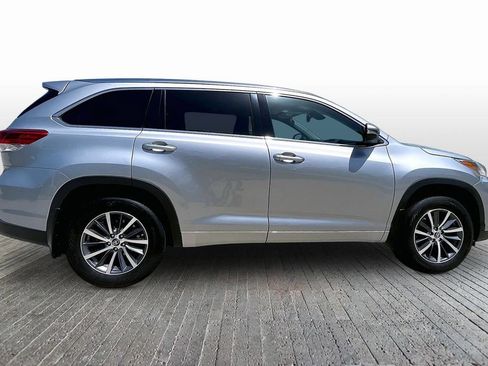 Used 2017 Toyota Highlander XLE AWD/4WD image 8