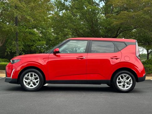 Used 2024 Kia Soul LX w/ Option Group 015 FWD image 3