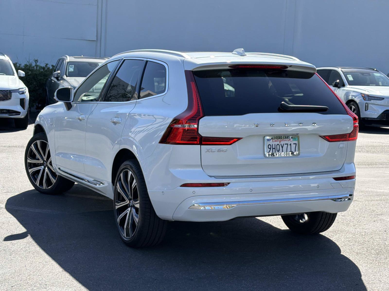 Certified 2023 Volvo XC60 T8 Ultimate w/ Climate Package AWD/4WD image 7
