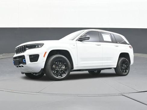 Used 2023 Jeep Grand Cherokee Overland w/ Luxury Tech Group IV AWD/4WD image 59