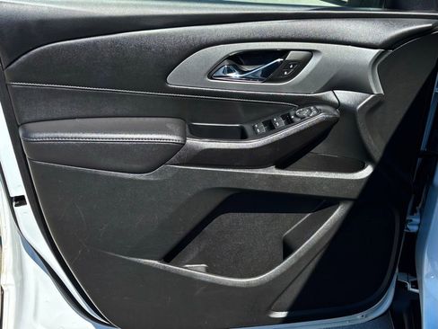 Used 2023 Chevrolet Traverse LT image 13