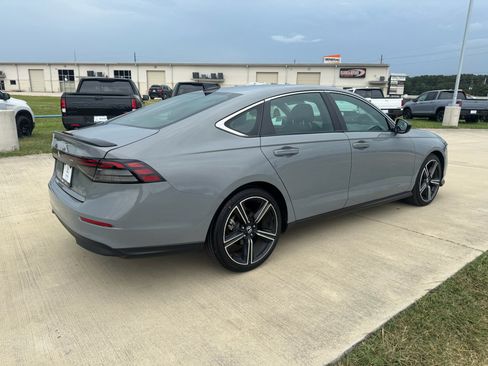 Used 2025 Honda Accord Sport image 8