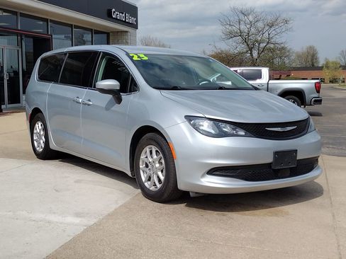 Used 2023 Chrysler Voyager LX FWD image 14