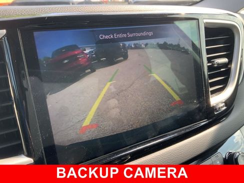 Used 2023 Chrysler Pacifica Touring-L FWD image 40