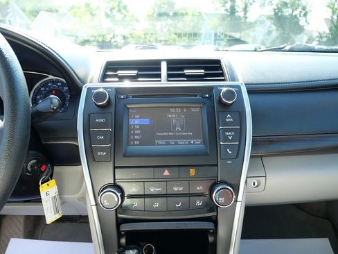 Used 2016 Toyota Camry LE FWD image 14