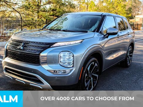 Used 2024 Mitsubishi Outlander SE image 3