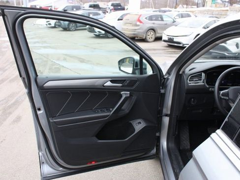 Used 2024 Volkswagen Tiguan SE image 10