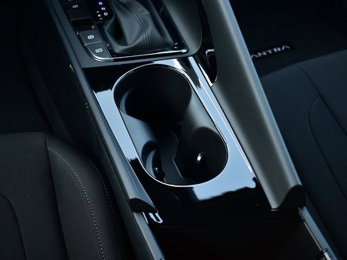 New 2025 Hyundai Elantra SEL image 29