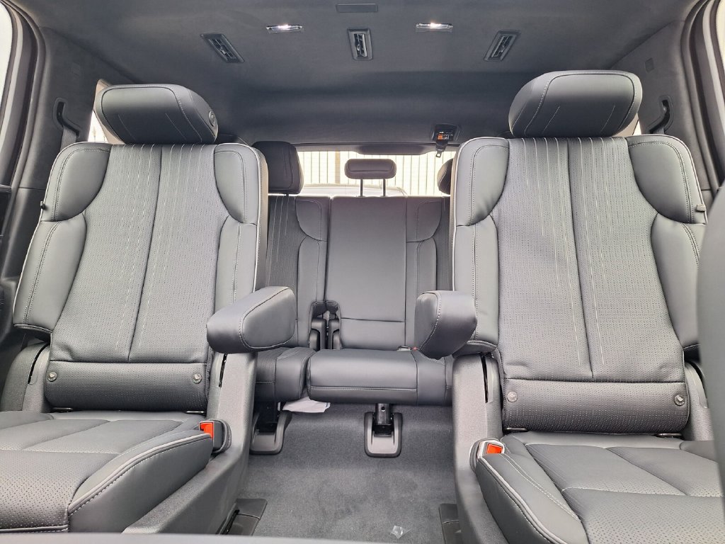 New 2026 Cadillac Escalade IQ Sport 2 w/ LPO, ONYX Package AWD/4WD image 25