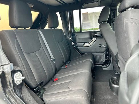 Used 2018 Jeep Wrangler Unlimited Sport w/ Connectivity Group AWD/4WD image 12