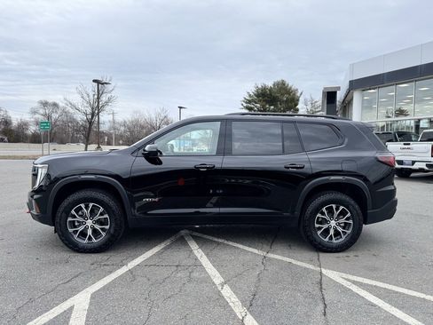 Used 2025 GMC Acadia AT4 w/ Luxury Package image 2