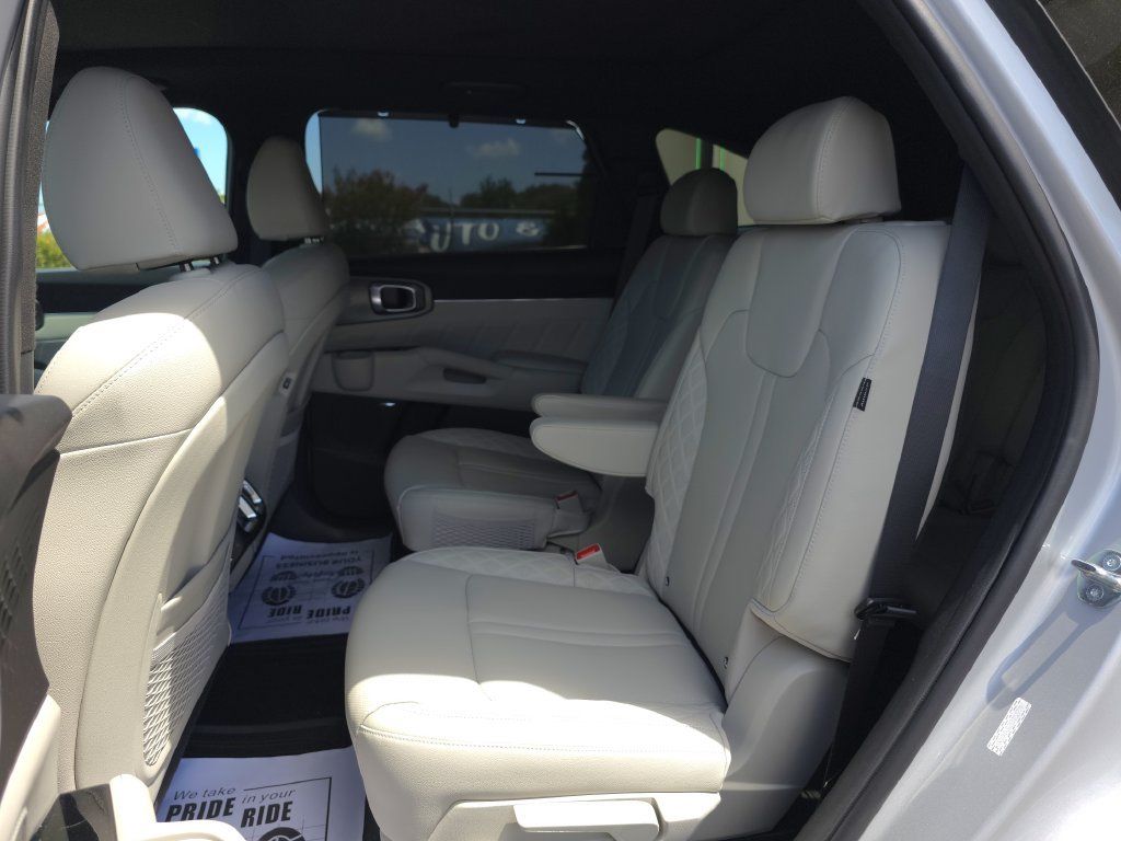 Used 2025 Kia Sorento SX Prestige AWD/4WD image 12