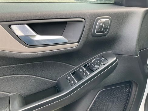 Used 2022 Ford Escape SEL w/ Technology Package FWD image 14