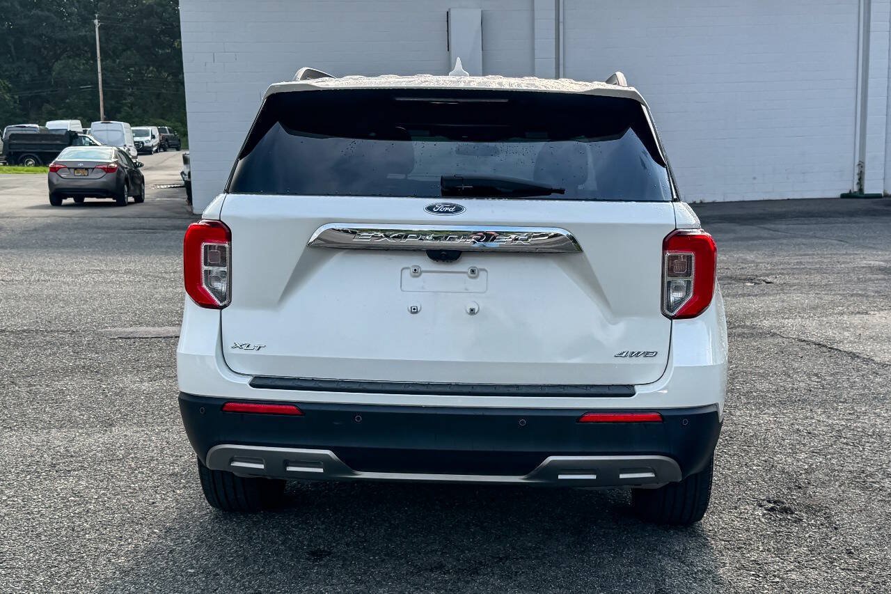 Used 2023 Ford Explorer XLT w/ Equipment Group 202A AWD/4WD image 4