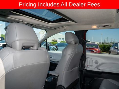 Used 2025 Toyota Sienna XLE FWD image 10