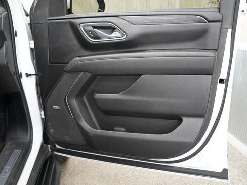 Used 2023 GMC Yukon SLT w/ SLT Premium Package RWD image 31