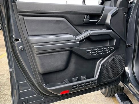 Used 2025 Toyota Tacoma SR image 18