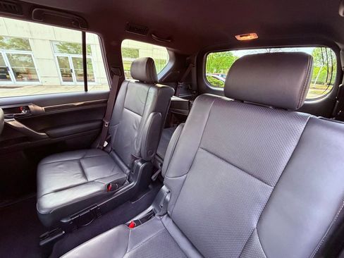 Used 2023 Lexus GX 460 Luxury w/ Sport Design Package image 17