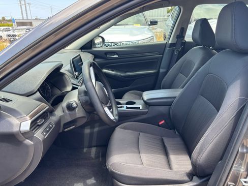 Used 2025 Nissan Altima 2.5 SV FWD image 27