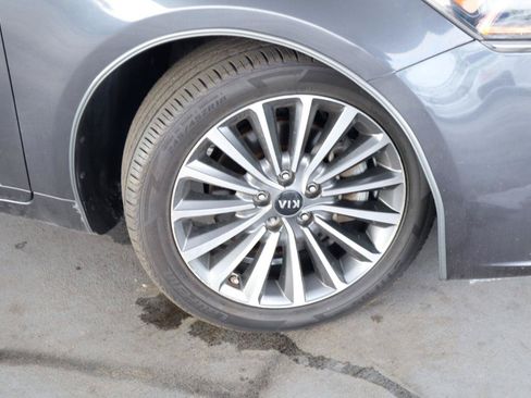Used 2017 Kia Cadenza Technology FWD image 3