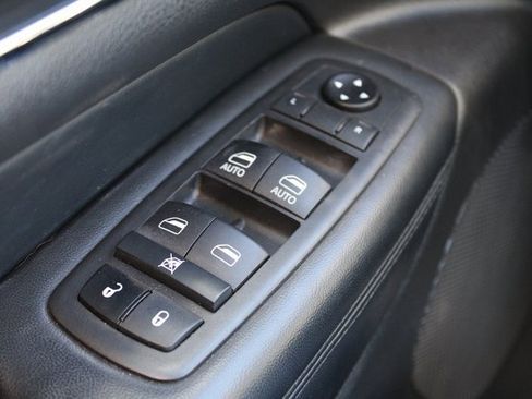 Used 2021 Jeep Grand Cherokee Limited w/ Luxury Group II image 33