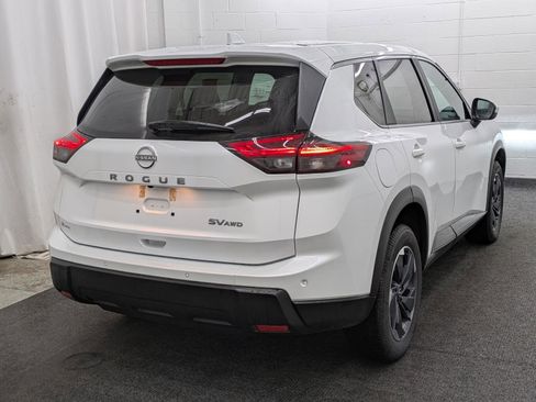 Used 2024 Nissan Rogue SV image 2