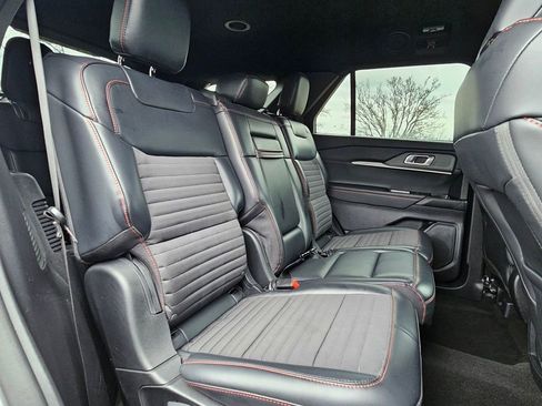 Used 2025 Ford Explorer ST-Line w/ ST-Line Street Pack image 24