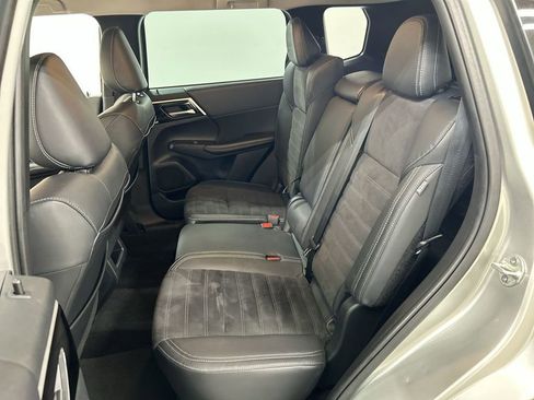 Used 2023 Mitsubishi Outlander SE AWD/4WD image 22