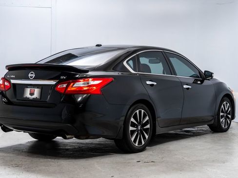 Used 2017 Nissan Altima 2.5 SV w/ Convenience Package FWD image 7