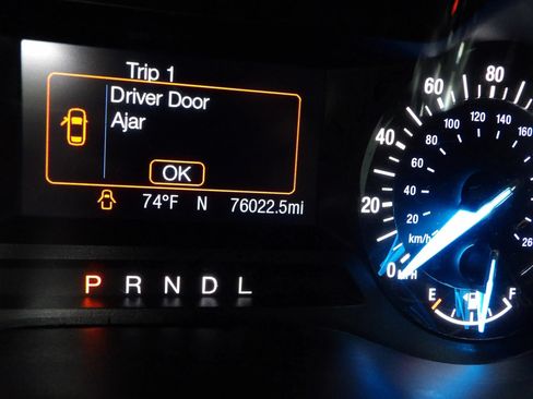 Used 2018 Ford Fusion SE FWD image 18