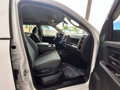 Used 2018 RAM 3500 Tradesman w/ Chrome Appearance Group image 30