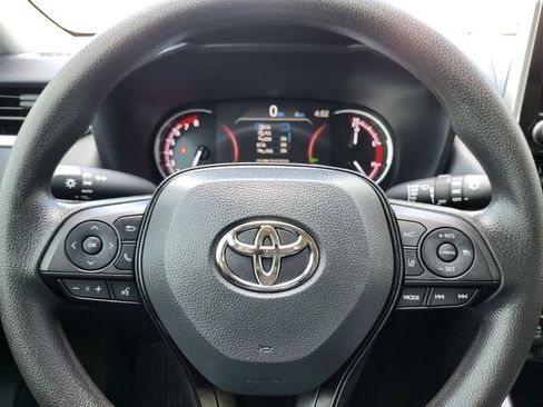 Used 2025 Toyota RAV4 XLE AWD/4WD image 15