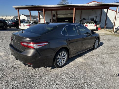Used 2020 Toyota Camry LE image 5