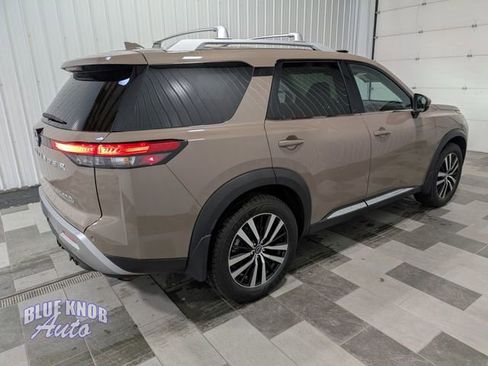 Used 2023 Nissan Pathfinder Platinum w/ Cargo Package AWD/4WD image 4