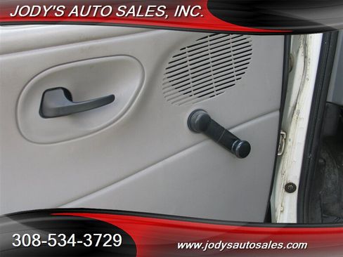 Used 2000 Ford E-250 and Econoline 250 RWD image 3